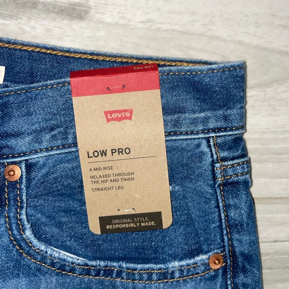 SOLD✨Levi’s low pro jeans - Picture 4 of 8